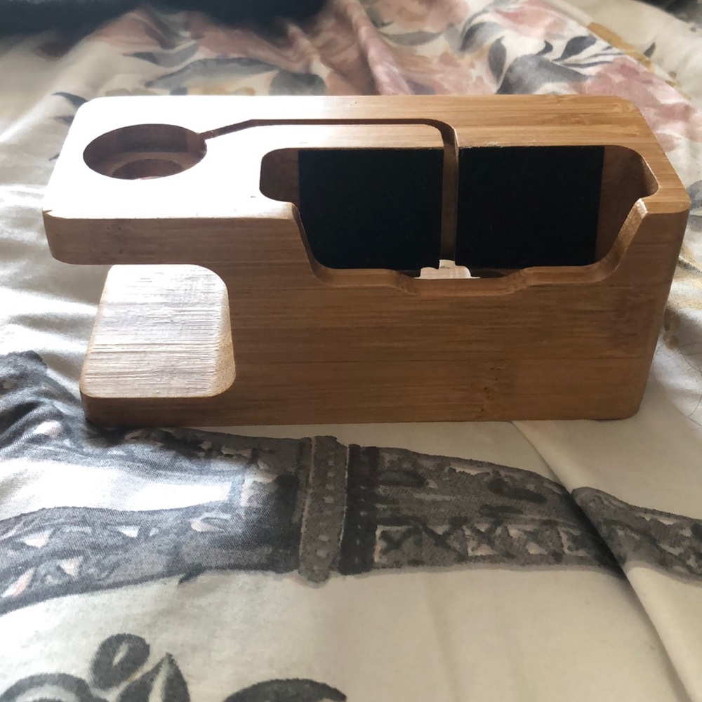 Wood phone docking station ⁉️✅✅⁉️